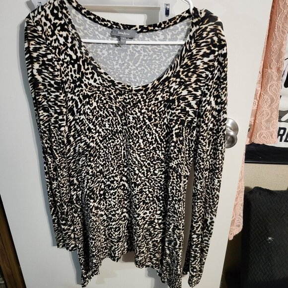 Neiman Marcus Tops - NEIMAN MARCUS ANIMAL PRINT TOP SZ S